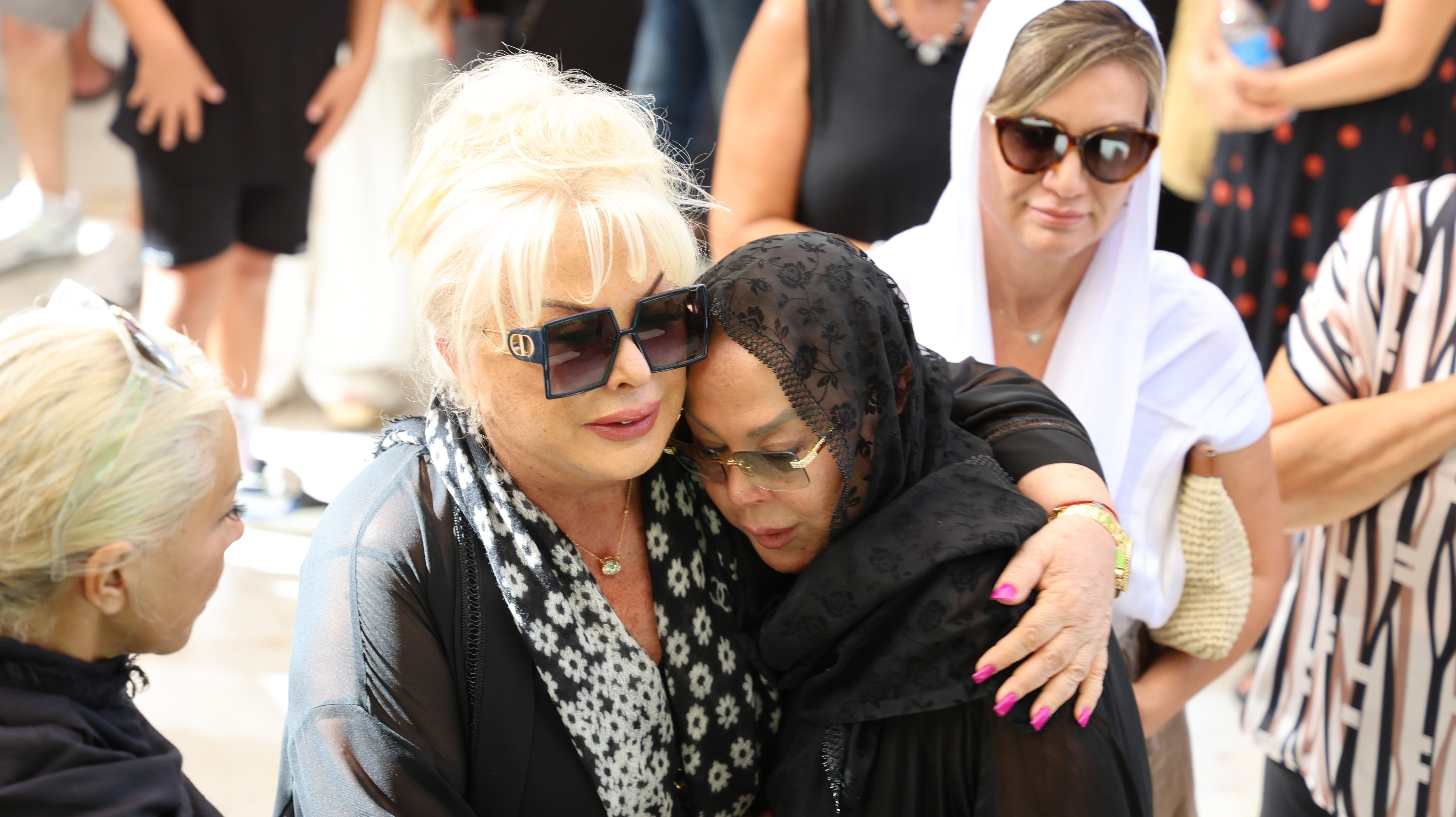 Oğlunu kaybeden Safiye Soyman'ın sözleri yürek yaktı! Oğlunu kaybeden Safiye Soyman'ın sözleri yürek yaktı! - 2. Resim