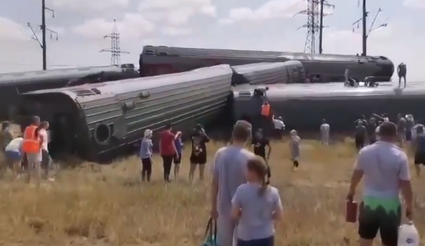 Rusya'da felaket! Yolcu treni raydan çıktı, çok sayıda yaralı var - 3. Resim