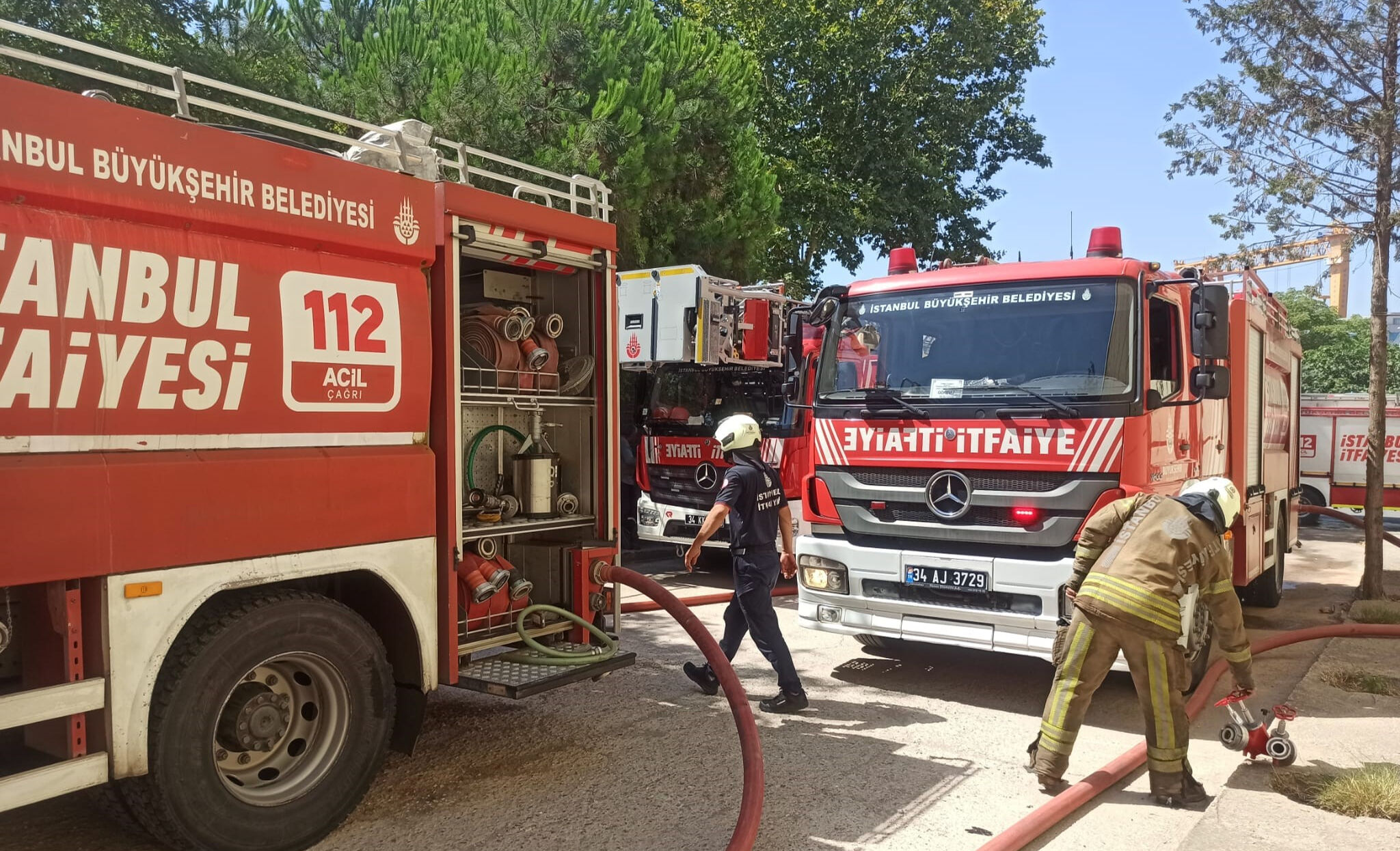 Tuzla'da yat imalathanesinde yangın! Siyah dumanlar gökyüzünü kapladı - 1. Resim