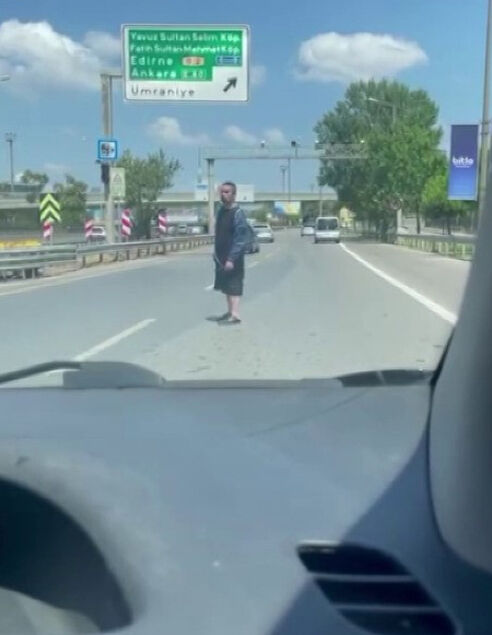 Yer: Ataşehir! E-5’in ortasında ürküten görüntü… Gören kameraya çekti - 2. Resim