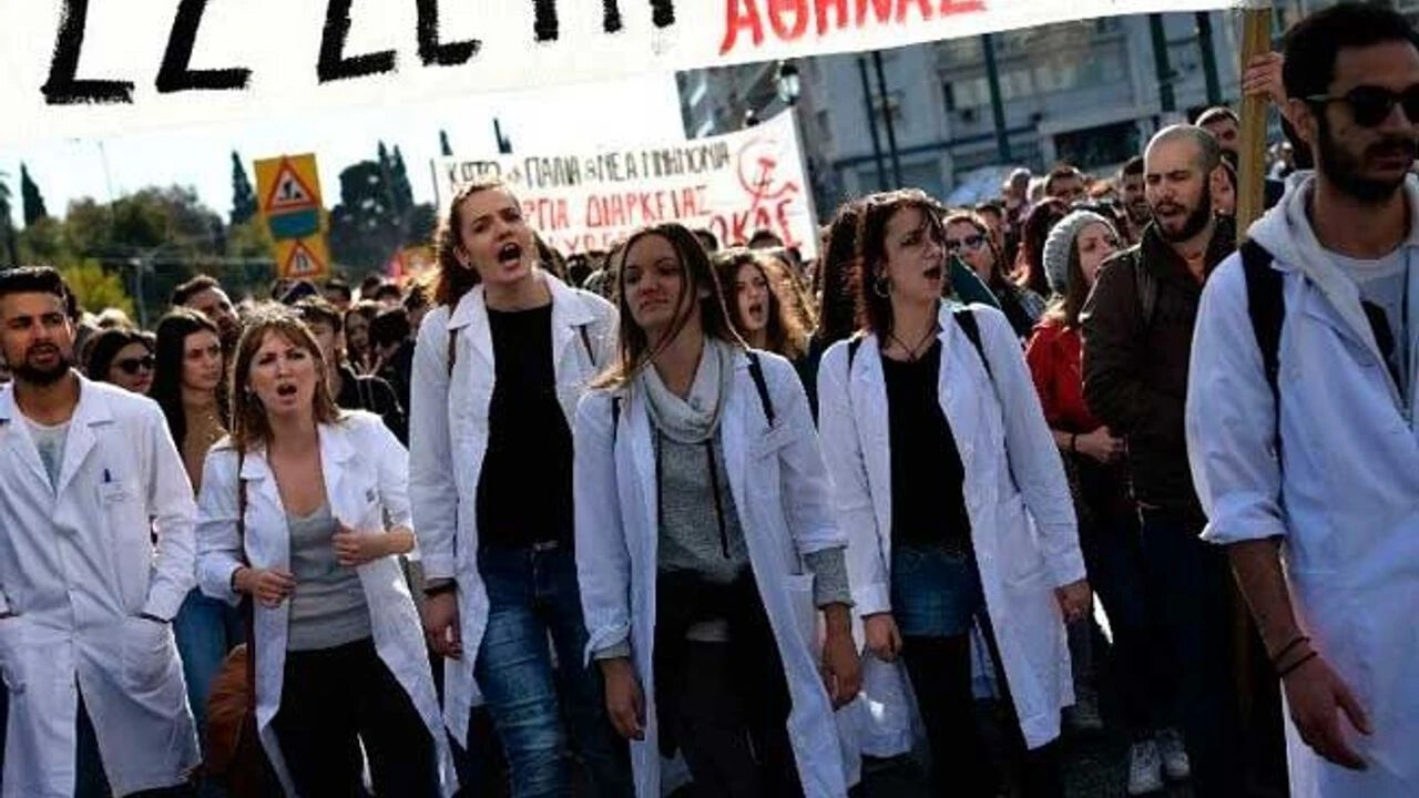 Yunanistan'da hükümeti protesto eden doktorlar greve gitti - 2. Resim