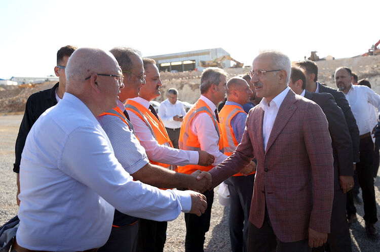 Bakan müjdeyi yerinde verdi! Dev proje ile 2,5 saatlik yol 18 dakikaya inecek - 1. Resim