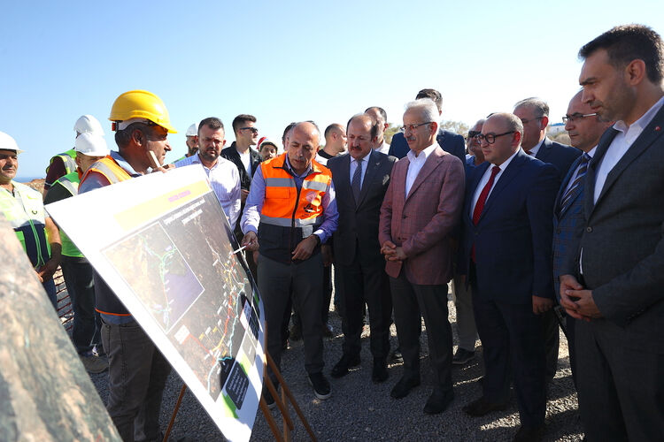 Bakan müjdeyi yerinde verdi! Dev proje ile 2,5 saatlik yol 18 dakikaya inecek - 2. Resim