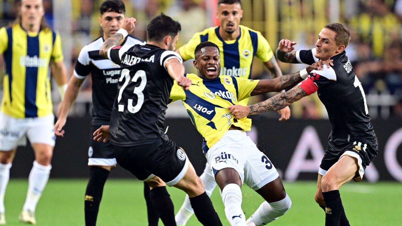 Fenerbahçe'de Fred şoku! Brezilyalı yıldız, oyundan çıkmak zorunda kaldı Fenerbahçe'de Fred şoku! Brezilyalı yıldız, oyundan çıkmak zorunda kaldı - 1. Resim