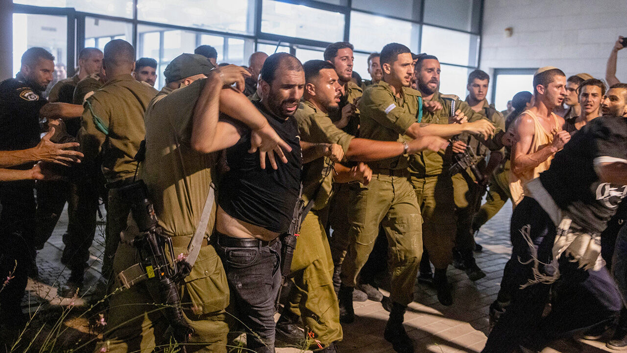 Gazze'de son durum... İsrail'de ortalık karıştı! Mahkeme ve askeri üsse baskın düzenlendi - 4. Resim