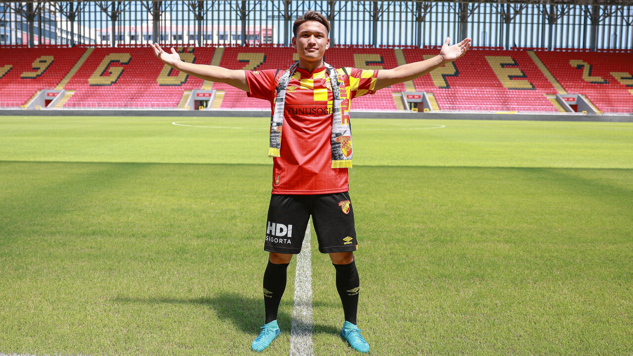 Göztepe, yeni orta sahasını Premier Lig'den buldu! Japon yıldız 1 yıllık kiralandı Göztepe, yeni orta sahasını Premier Lig'den buldu! Japon yıldız 1 yıllık kiralandı - 1. Resim
