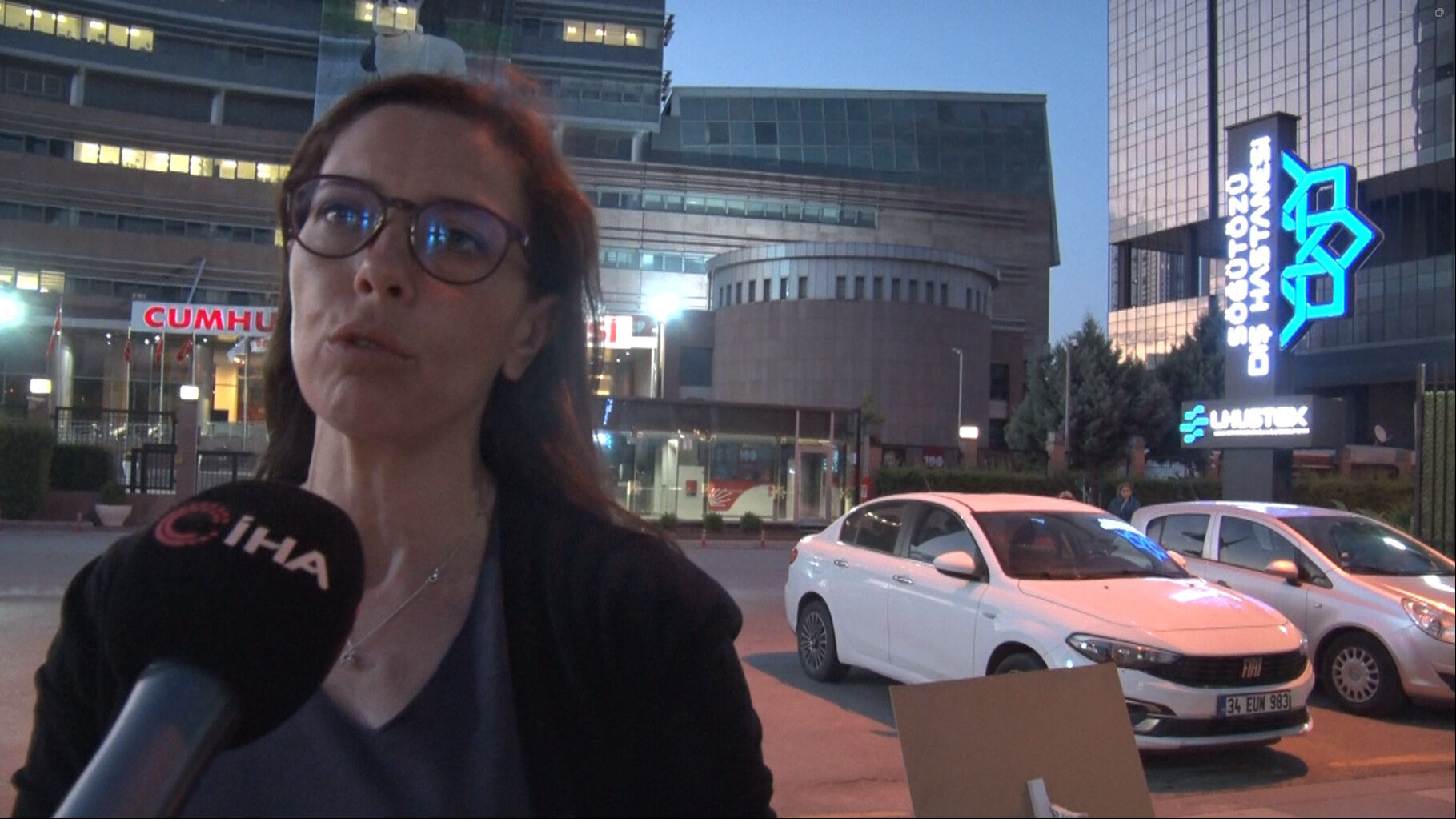 İşten çıkarılan işçiler ayaklandı! CHP'ye İzmir'de protesto, Özgür Özel ile görüşüldü İşten çıkarılan işçiler ayaklandı! CHP'ye İzmir'de protesto, Özgür Özel ile görüşüldü - 2. Resim