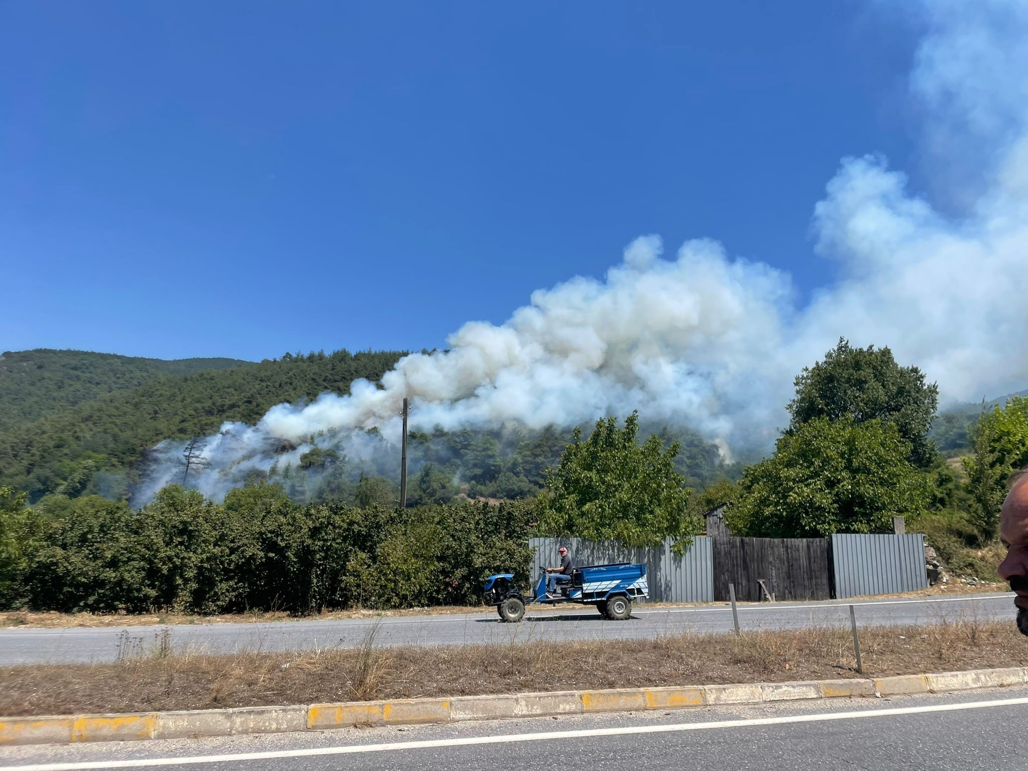 Kahramanmaraş, Denizli, Sakarya ve İzmir'de alevler yükseldi! Foça Açık Ceza İnfaz Kurumu’nun lojmanına tahliye Kahramanmaraş, Denizli, Sakarya ve İzmir'de alevler yükseldi! Foça Açık Ceza İnfaz Kurumu’nun lojmanına tahliye - 4. Resim