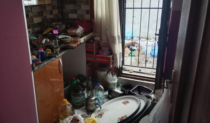 Kötü koku ihbarı ekipleri harekete geçirdi! Ceset var sandılar: Eve giren polis şoke oldu - 1. Resim