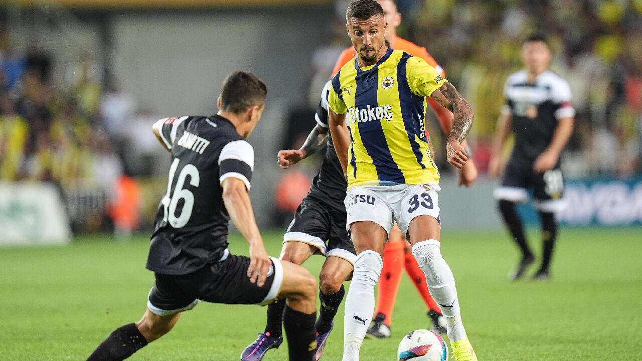 Mourinho'dan Kadıköy'deki tepkiye sitem! Fenerbahçeli taraftarlara çağrıda bulundu Mourinho'dan Kadıköy'deki tepkiye sitem! Fenerbahçeli taraftarlara çağrıda bulundu - 2. Resim