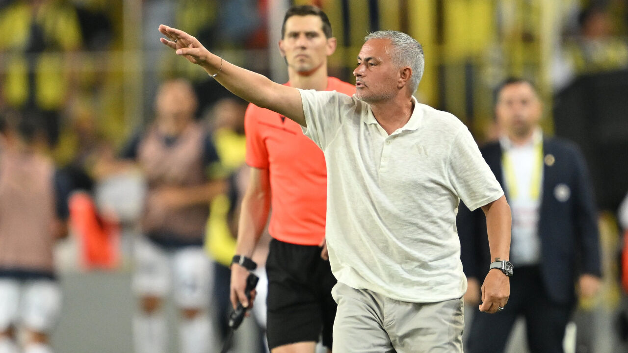 Mourinho'dan Kadıköy'deki tepkiye sitem! Fenerbahçeli taraftarlara çağrıda bulundu Mourinho'dan Kadıköy'deki tepkiye sitem! Fenerbahçeli taraftarlara çağrıda bulundu - 3. Resim