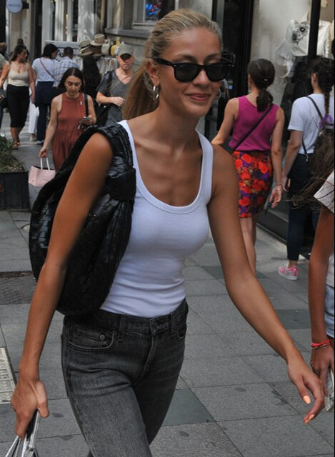 Çağla Altunkaya, Adriana Lima'nın kızlarıyla gezerken görüntülendi! Evlilik sorusuna cevap verdi - 1. Resim