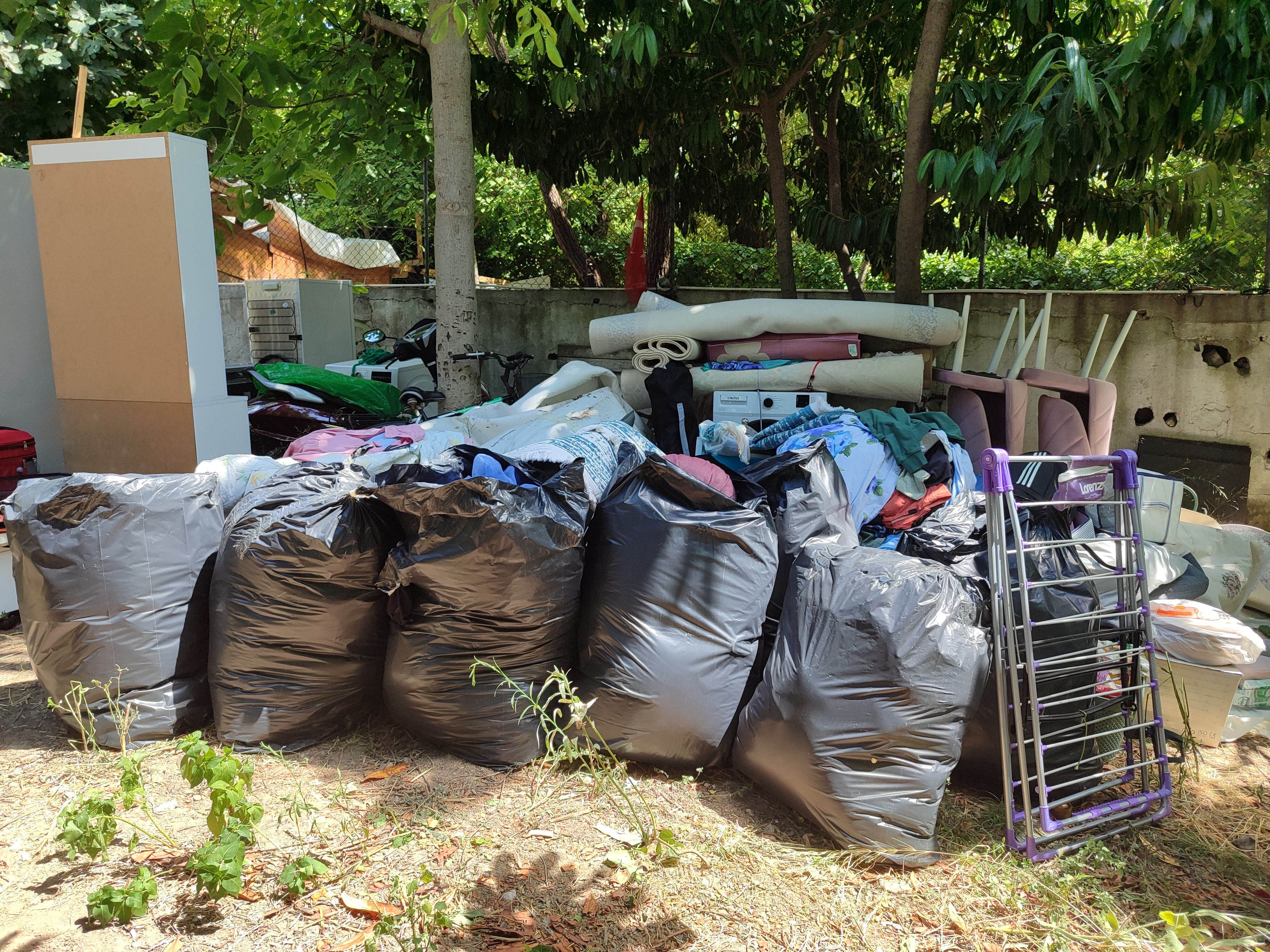 Güngören'de felaketin eşiğinden dönüldü! Bina sakinleri çıplak ayakla koştu Güngören'de felaketin eşiğinden dönüldü! Bina sakinleri çıplak ayakla koştu - 3. Resim