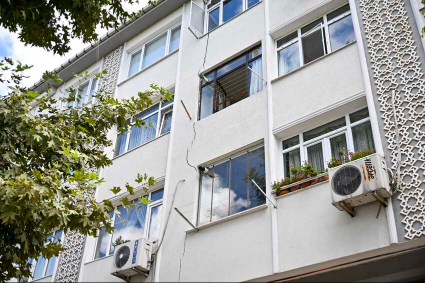 Güngören'de felaketin eşiğinden dönüldü! Bina sakinleri çıplak ayakla koştu Güngören'de felaketin eşiğinden dönüldü! Bina sakinleri çıplak ayakla koştu - 5. Resim