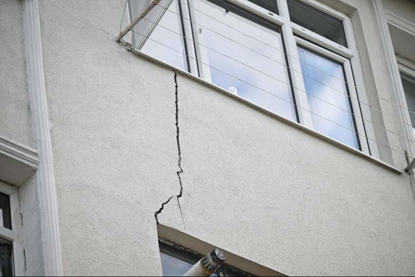 Güngören'de felaketin eşiğinden dönüldü! Bina sakinleri çıplak ayakla koştu Güngören'de felaketin eşiğinden dönüldü! Bina sakinleri çıplak ayakla koştu - 4. Resim