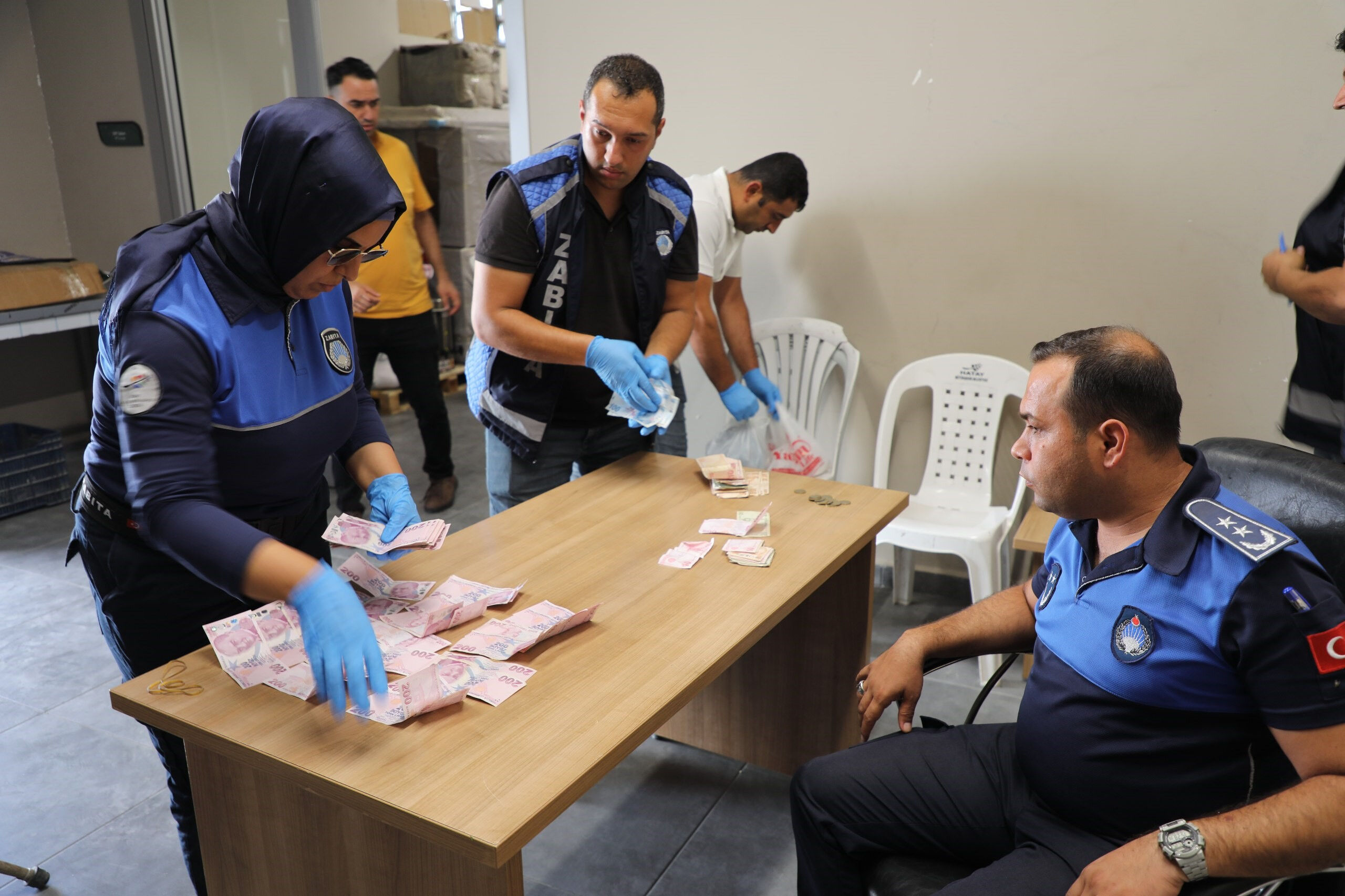 Hatay'da dilencinin üstünden çıkan miktar şoke etti! Hatay'da dilencinin üstünden çıkan miktar şoke etti! - 1. Resim