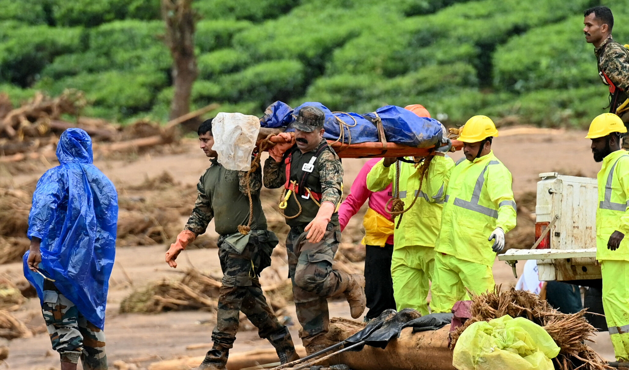 Hindistan'daki heyelanlarda can kaybı 151'e yükseldi Hindistan'daki heyelanlarda can kaybı 151'e yükseldi - 1. Resim