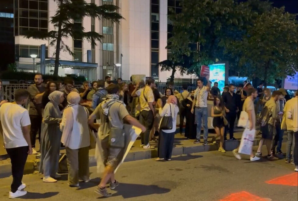 İsrail'in İstanbul Başkonsolosluğu önünde İsmail Haniye protestosu İsrail'in İstanbul Başkonsolosluğu önünde İsmail Haniye protestosu - 2. Resim