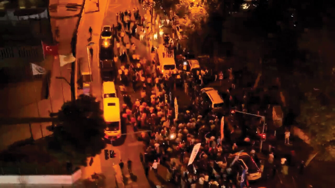 İstanbul'da Fatih Camii’nden Beyazıt Meydanı'na kadar Haniye için dev yürüyüş İstanbul'da Fatih Camii’nden Beyazıt Meydanı'na kadar Haniye için dev yürüyüş - 1. Resim