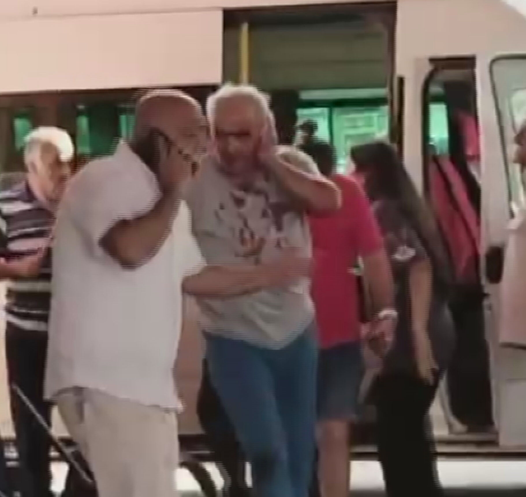 Kavga çıkaran söz! Minibüs şoförünün kulağını ısırarak koparttı Kavga çıkaran söz! Minibüs şoförünün kulağını ısırarak koparttı - 1. Resim