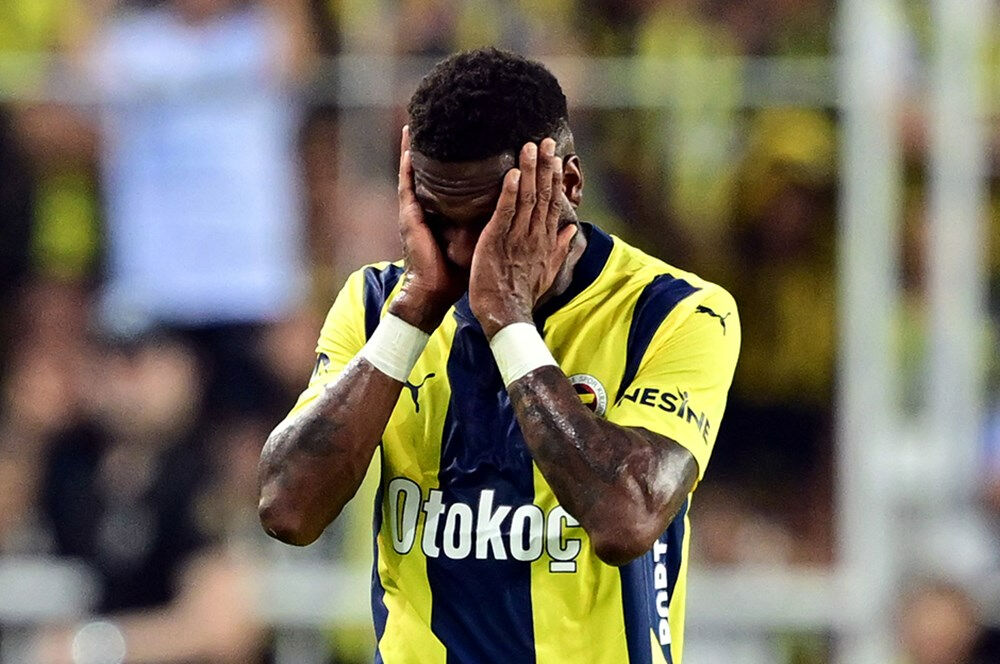 Lugano maçında sakatlanan Fred'in kaçıracağı maçlar belli oldu! Fenerbahçe'den sakatlık açıklaması Lugano maçında sakatlanan Fred'in kaçıracağı maçlar belli oldu! Fenerbahçe'den sakatlık açıklaması - 1. Resim