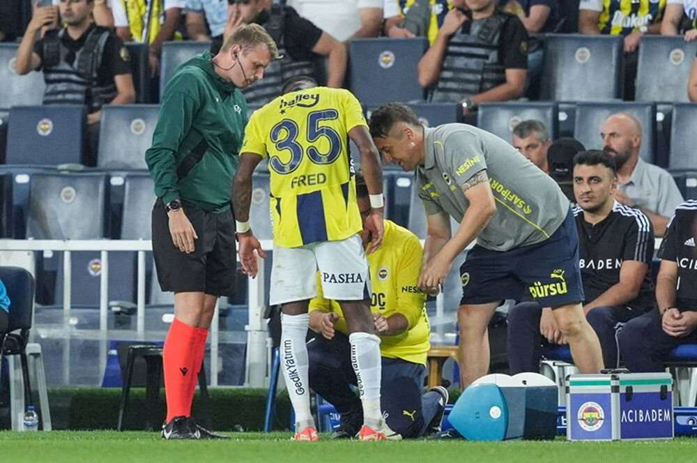 Lugano maçında sakatlanan Fred'in kaçıracağı maçlar belli oldu! Fenerbahçe'den sakatlık açıklaması Lugano maçında sakatlanan Fred'in kaçıracağı maçlar belli oldu! Fenerbahçe'den sakatlık açıklaması - 2. Resim