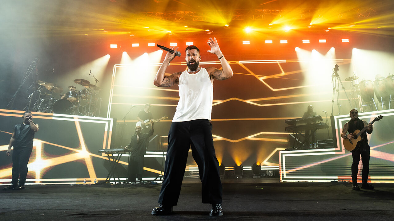 Antalya sıcağında Ricky Martin rüzgarı! Sahnenin tozunu attırdı, Türk hayranlarına böyle seslendi Antalya sıcağında Ricky Martin rüzgarı! Sahnenin tozunu attırdı, Türk hayranlarına böyle seslendi - 1. Resim