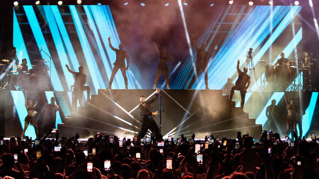 Antalya sıcağında Ricky Martin rüzgarı! Sahnenin tozunu attırdı, Türk hayranlarına böyle seslendi Antalya sıcağında Ricky Martin rüzgarı! Sahnenin tozunu attırdı, Türk hayranlarına böyle seslendi - 2. Resim