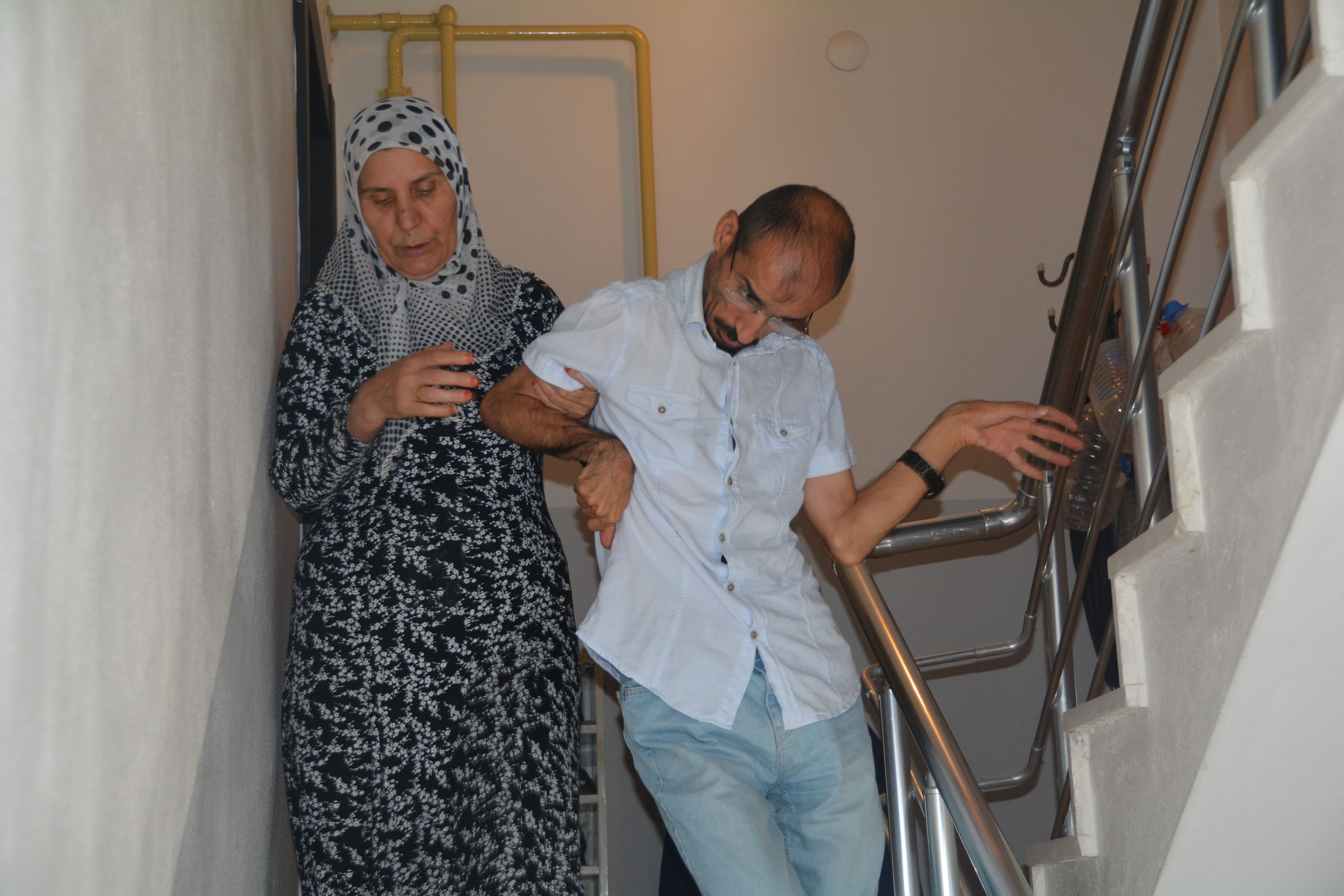Bitlis'te bir annenin 42 yıllık fedakarlığı: Tek hayalim oğlumun yazdıklarının kitaplaştırılması! Bitlis'te bir annenin 42 yıllık fedakarlığı: Tek hayalim oğlumun yazdıklarının kitaplaştırılması! - 3. Resim