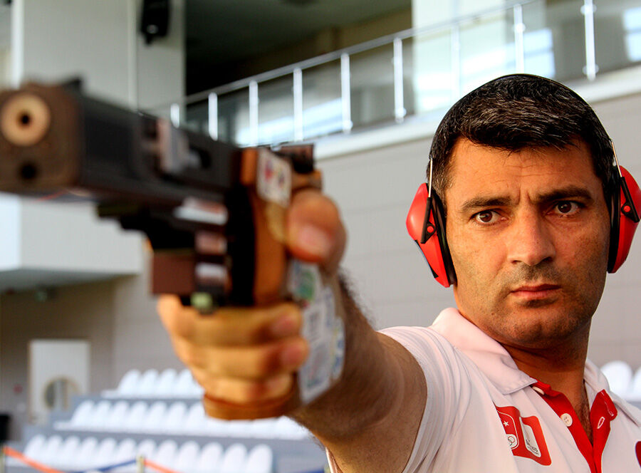 Karizmatik duruşuyla tüm dünya onu konuştu! Yusuf Dikeç'ten özel açıklamalar: Elimden silahı alanlar ve sessiz kalanlar hariç... Karizmatik duruşuyla tüm dünya onu konuştu! Yusuf Dikeç'ten özel açıklamalar: Elimden silahı alanlar ve sessiz kalanlar hariç... - 1. Resim