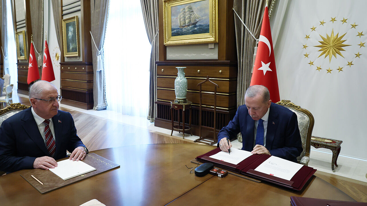 Cumhurbaşkanı Erdoğan YAŞ kararlarını imzaladı! 77 albay general ve amiralliğe yükseltildi. - 1. Resim