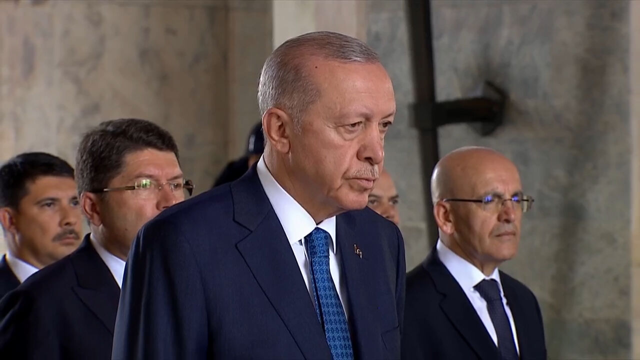 Erdoğan ve YAŞ üyeleri Anıtkabir'de: Heniyye mesajı dikkat çekti Cumhurbaşkanı Erdoğan'dan Anıtkabir ziyareti - 2. Resim