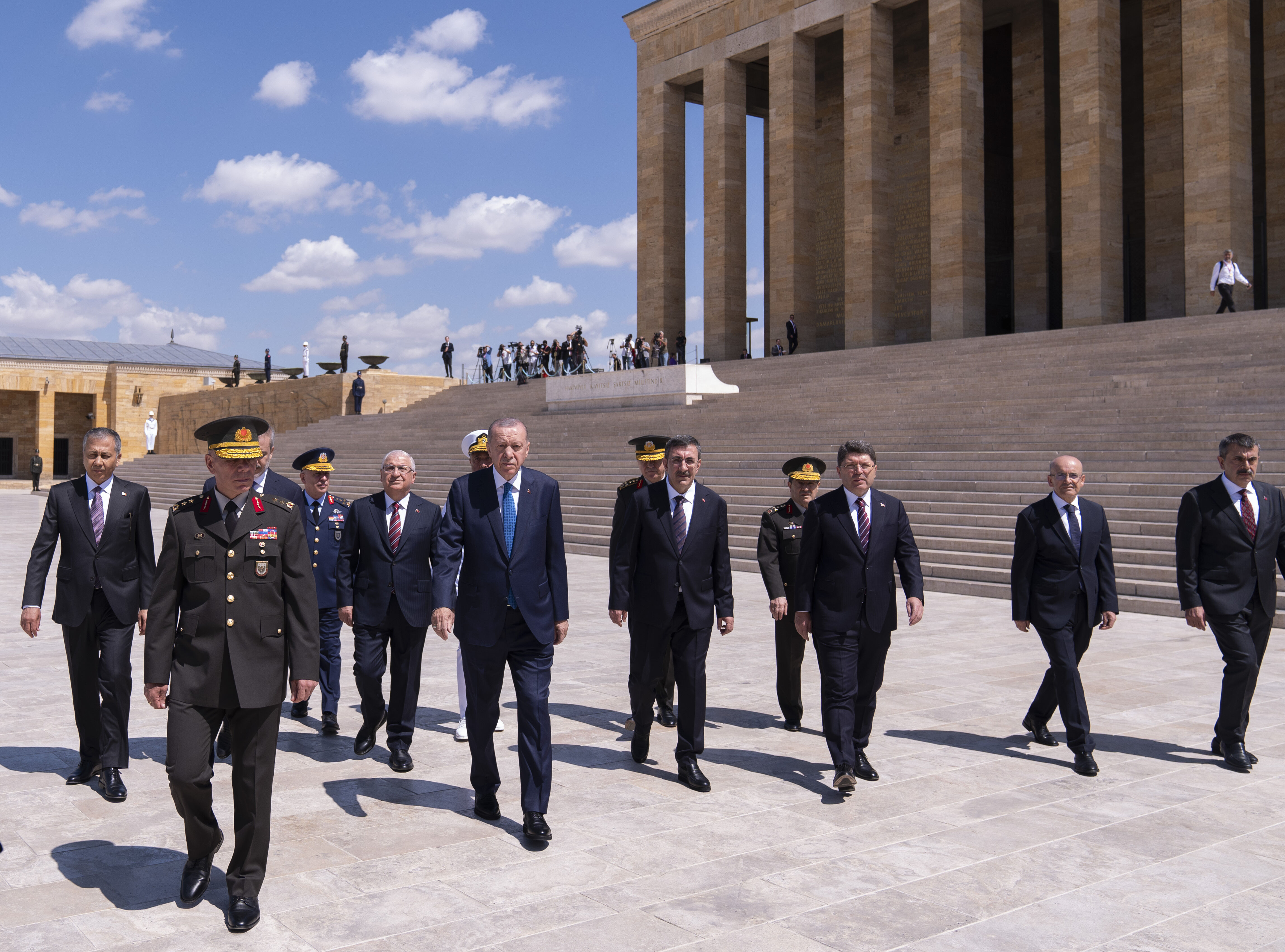 Erdoğan ve YAŞ üyeleri Anıtkabir'de: Heniyye mesajı dikkat çekti Erdoğan ve YAŞ üyeleri Anıtkabir'de: Heniyye mesajı dikkat çekti - 2. Resim