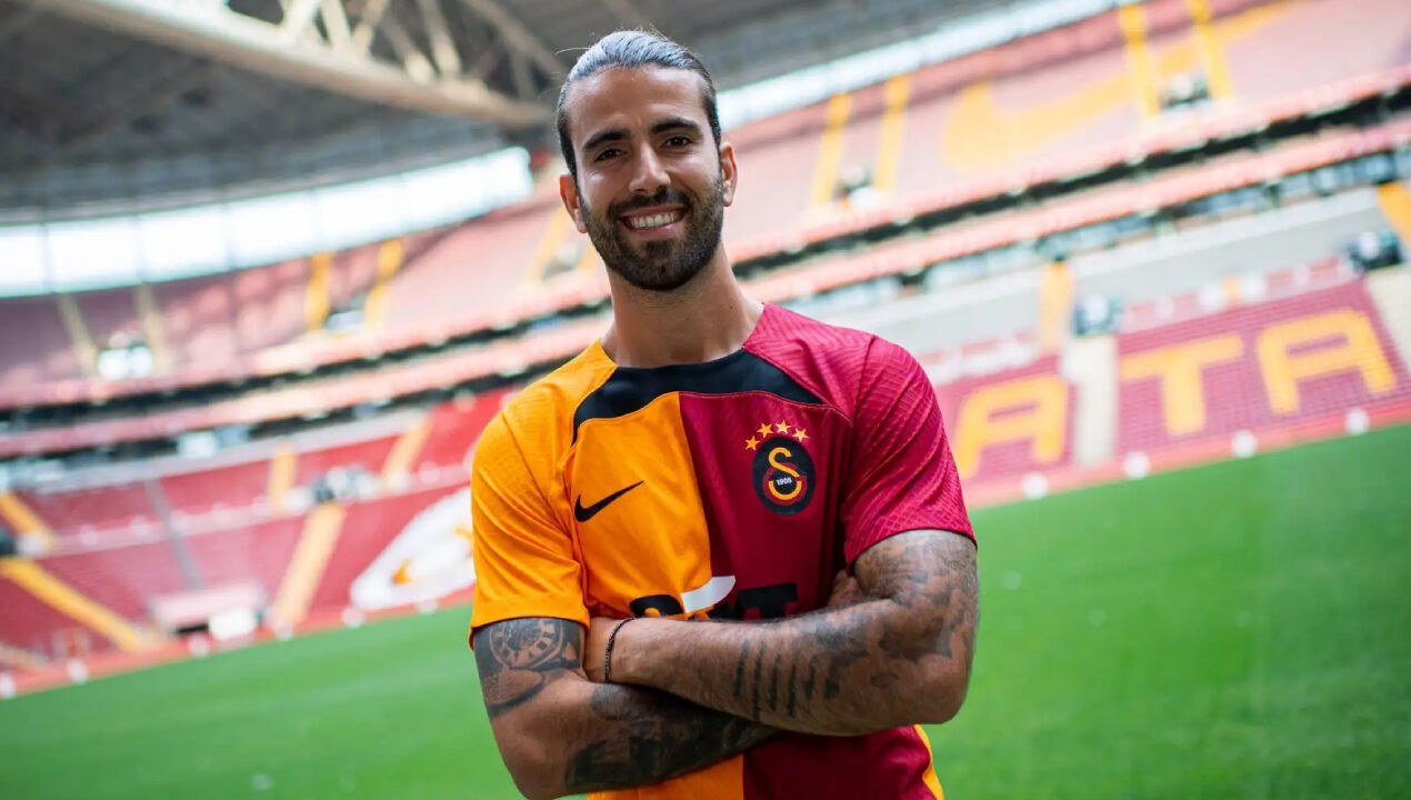 Galatasaray'da bir ayrılık daha! Okan Buruk milli oyuncunun biletini kesti - 1. Resim