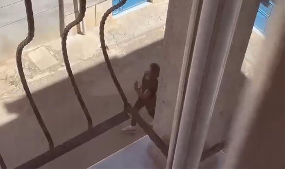 K&ouml;peğe eziyetten yakalandıktan sonra serbest kalan ş&uuml;pheli, vatandaşları tehdit edince yeniden g&ouml;zaltına alındı - 3. Resim