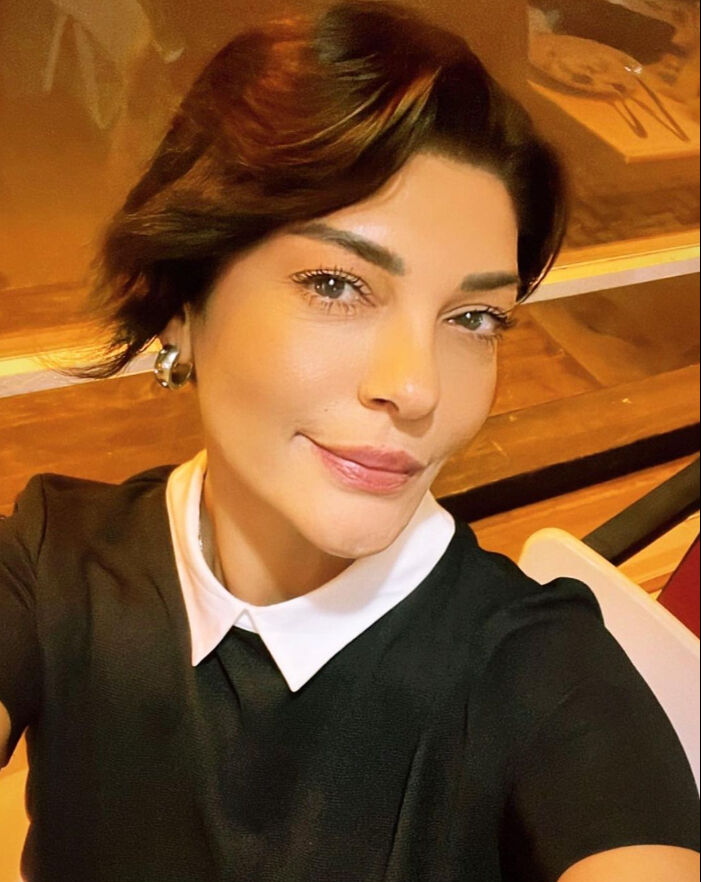 Şarkıcı Aslı Zen'in evi alevler arasında kaldı! Gözyaşlarına hakim olamadı Şarkıcı Aslı Zen'in evi alevler arasında kaldı! Gözyaşlarına hakim olamadı - 1. Resim