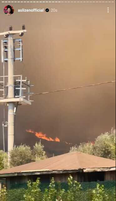Şarkıcı Aslı Zen'in evi alevler arasında kaldı! Gözyaşlarına hakim olamadı Şarkıcı Aslı Zen'in evi alevler arasında kaldı! Gözyaşlarına hakim olamadı - 2. Resim