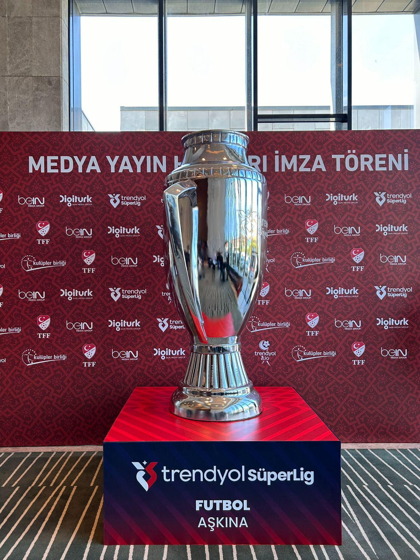 Süper Lig kupası değişti, Dursun Özbek Fenerbahçe ve Beşiktaş'a gönderme yaptı - 3. Resim