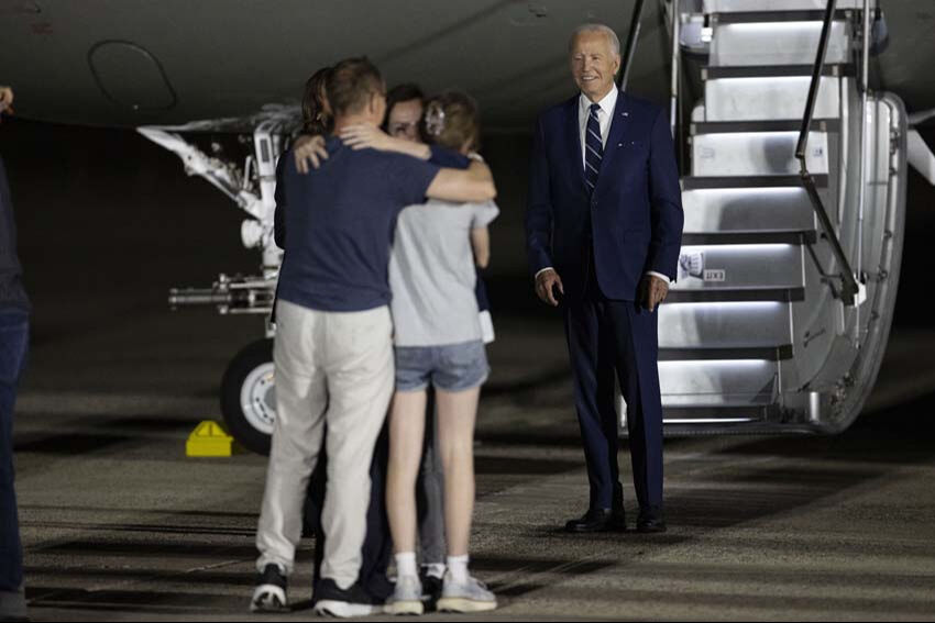 3 Amerikalı takas operasyonuyla döndü! Biden havalimanında karşıladı: Acımasız çileleri bitti - 2. Resim