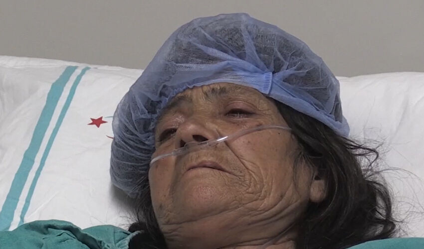 Balyanın arasından bir anda yılan çıktı! Hayvanlarını besleyen kadına kabusu yaşattı Balyanın arasından bir anda yılan çıktı! Hayvanlarını besleyen kadına kabusu yaşattı - 1. Resim