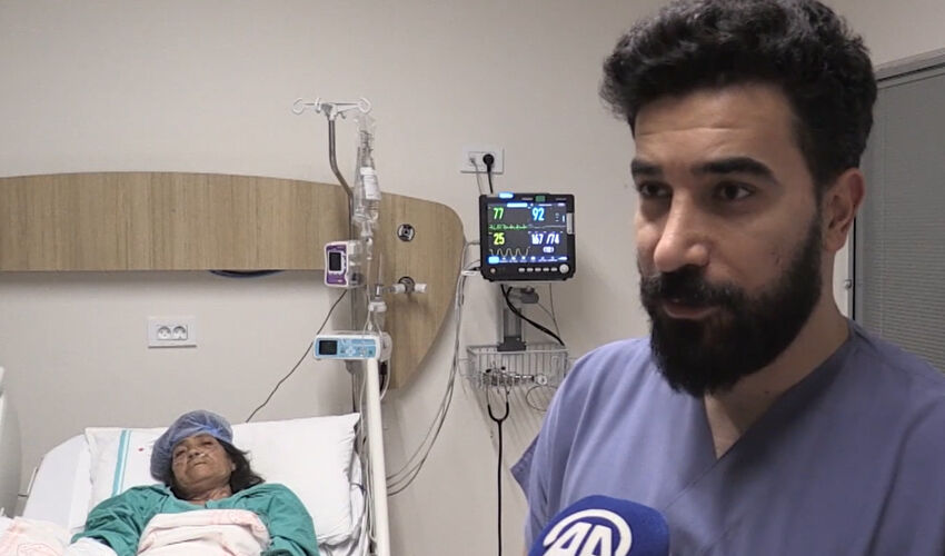 Balyanın arasından bir anda yılan çıktı! Hayvanlarını besleyen kadına kabusu yaşattı Balyanın arasından bir anda yılan çıktı! Hayvanlarını besleyen kadına kabusu yaşattı - 2. Resim