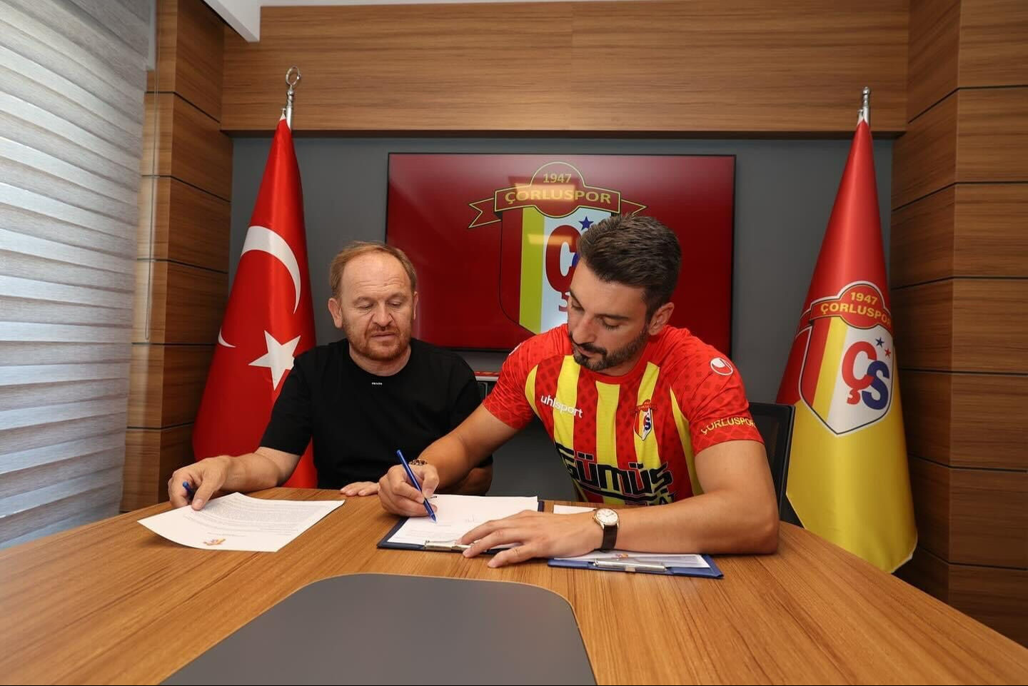 Beşiktaş ve Galatasaray'ın eski kalecisi Cenk Gönen, Çorluspor 1947'ye transfer oldu Beşiktaş ve Galatasaray'ın eski kalecisi Cenk Gönen, Çorluspor 1947'ye transfer oldu - 3. Resim
