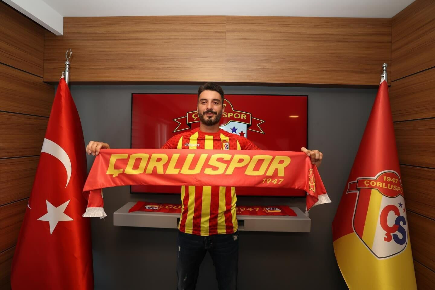 Beşiktaş ve Galatasaray'ın eski kalecisi Cenk Gönen, Çorluspor 1947'ye transfer oldu Beşiktaş ve Galatasaray'ın eski kalecisi Cenk Gönen, Çorluspor 1947'ye transfer oldu - 1. Resim
