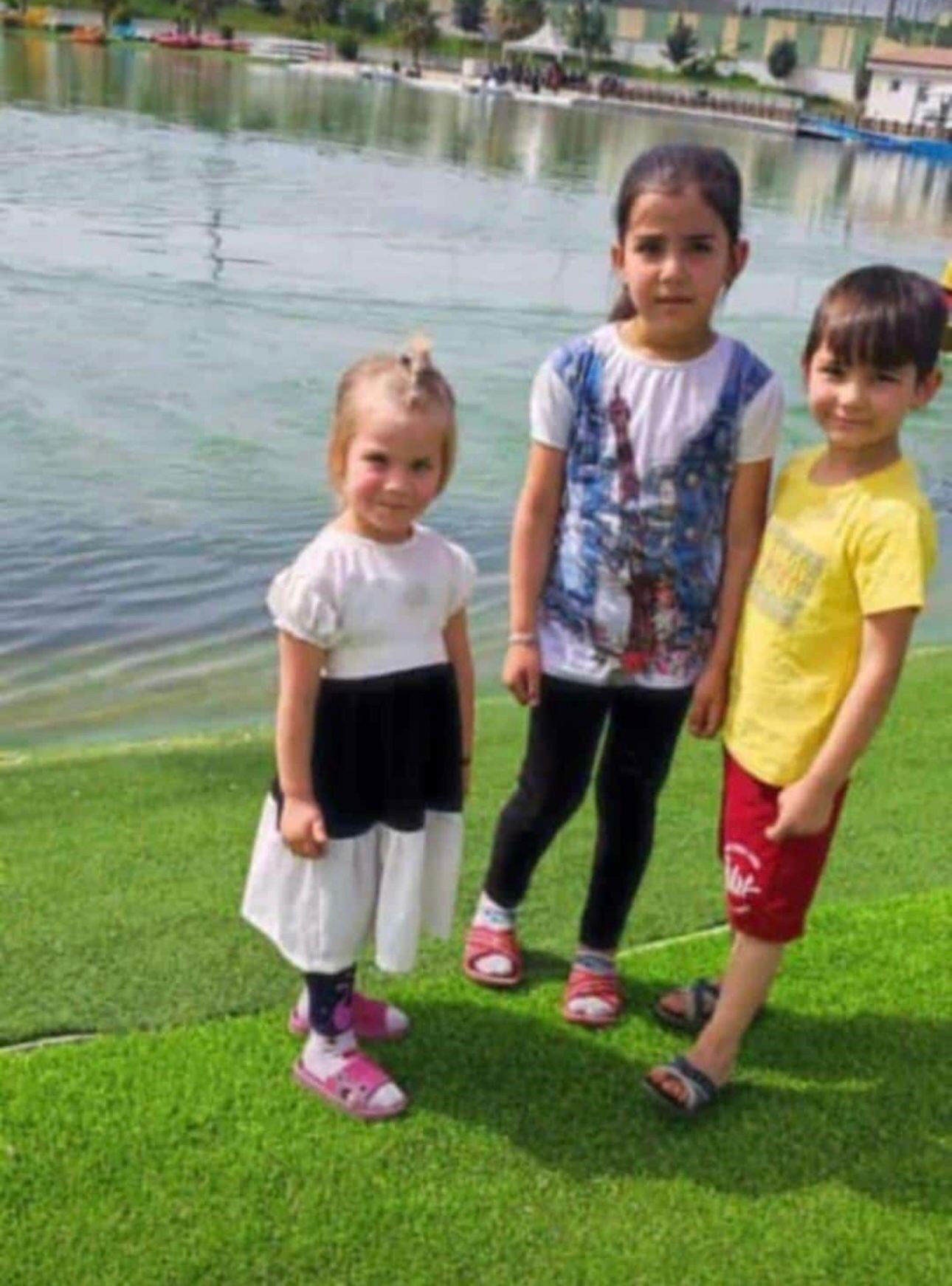 Ehliyetsiz s&uuml;r&uuml;c&uuml; parkta kalabalığa dalmıştı! Hayatını kaybeden 5 &ccedil;ocuk defnedildi - 1. Resim