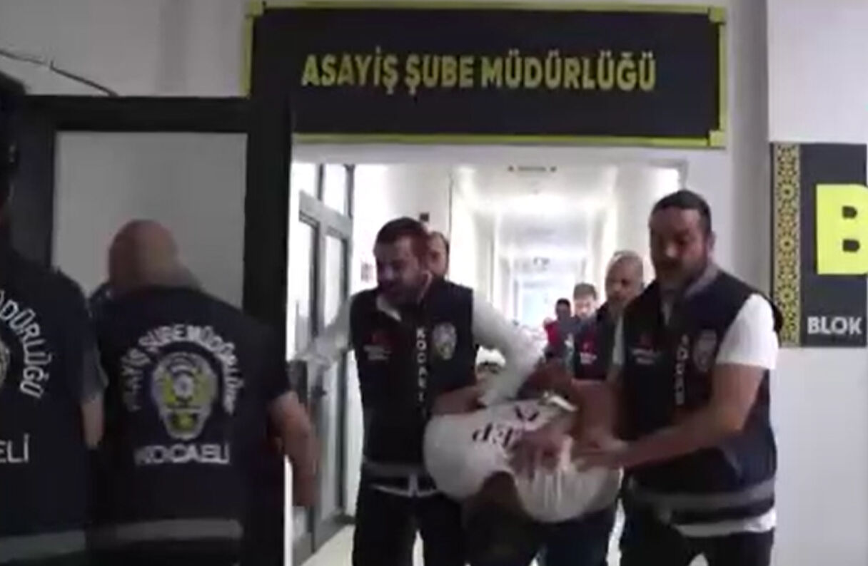 İşçi kılığına girip 3.5 milyon liralık malzeme çaldılar! Büyük soygun kamerada İşçi kılığına girip 3.5 milyon liralık malzeme çaldılar! Büyük soygun kamerada - 1. Resim