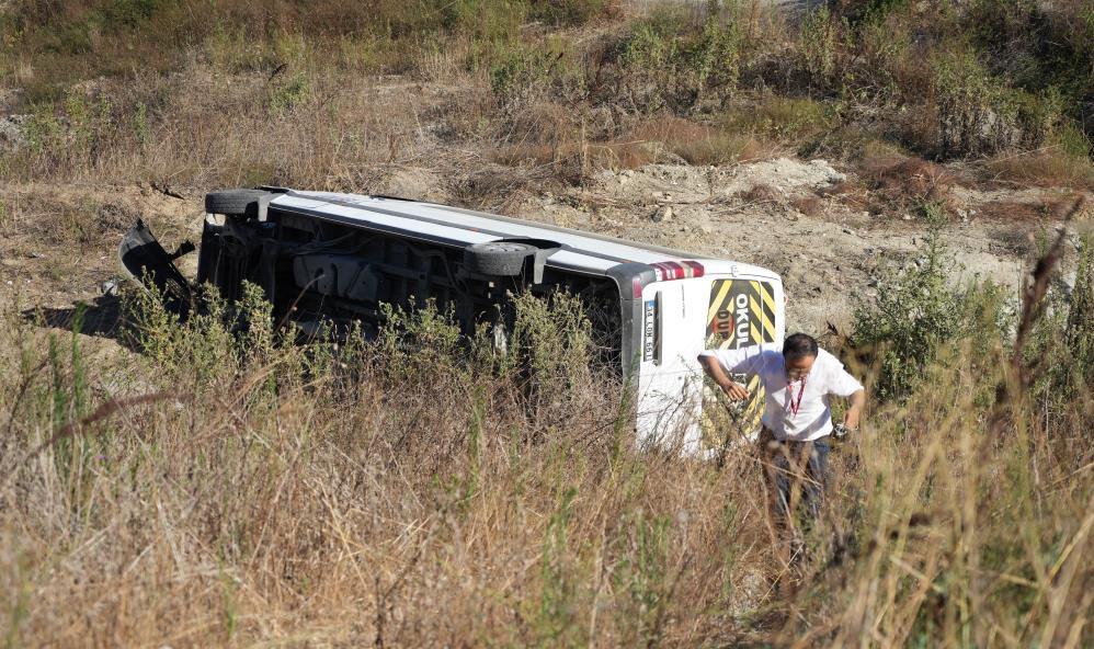 Kuzey Marmara Otoyolu'nda işçi servisi şarampole yuvarlandı - 2. Resim