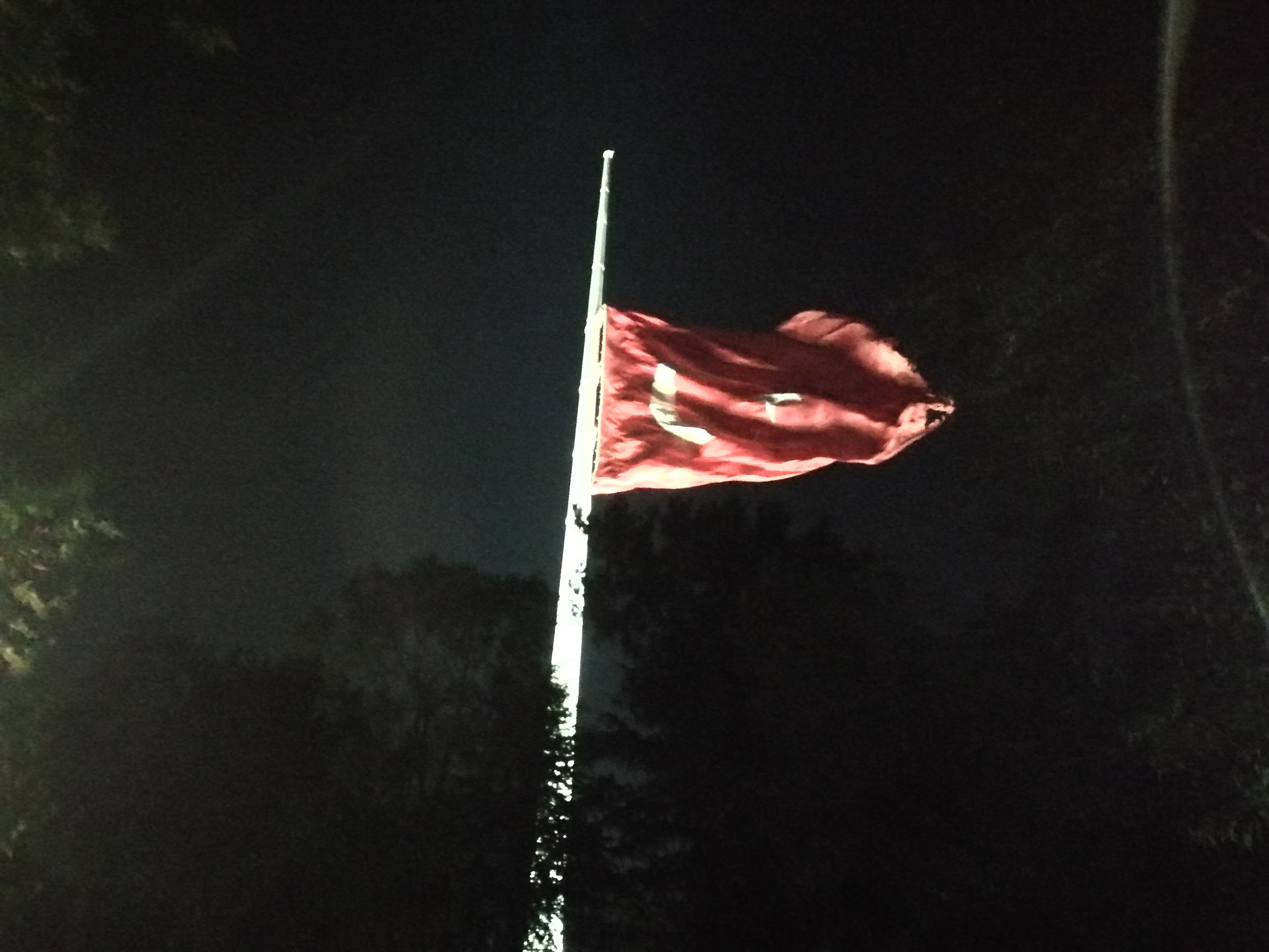 Milli yas ilan edildi, bayraklar yarıya indirildi - 1. Resim