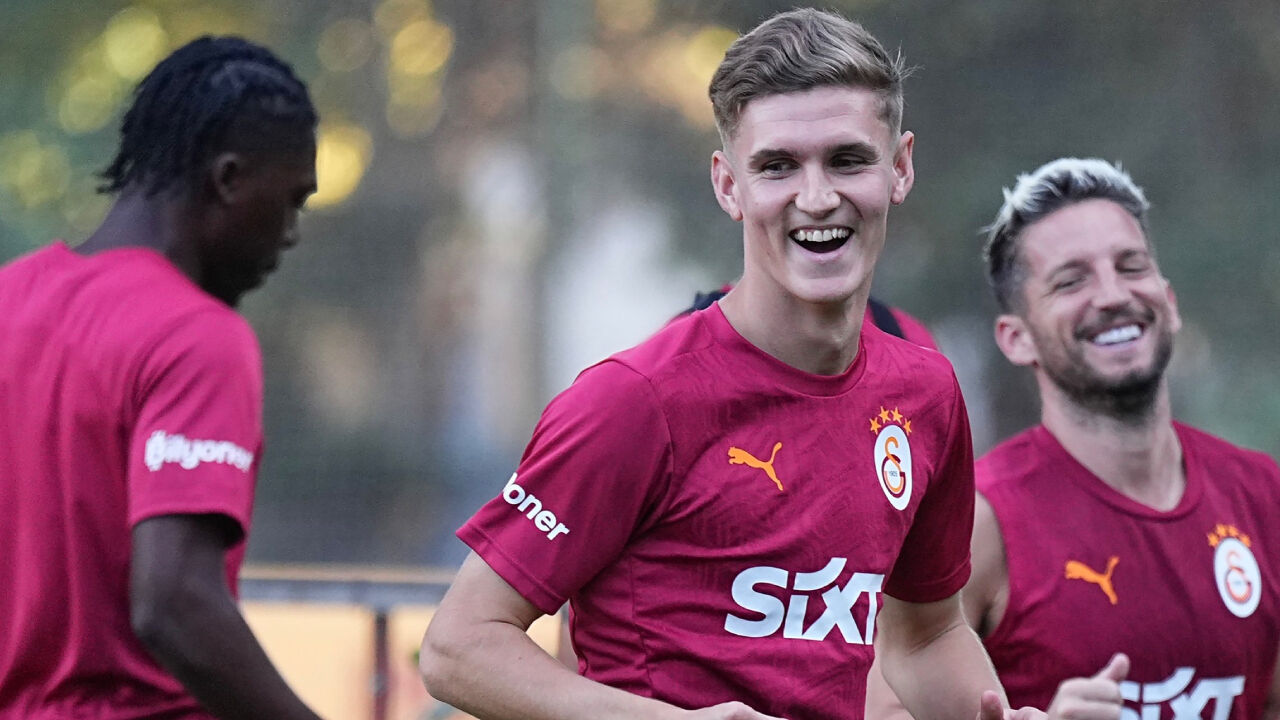 Okan Buruk açıkladı! Sakatlığı bulunan Galatasaraylı oyuncu Beşiktaş'a karşı oynamayacak Okan Buruk açıkladı! Sakatlığı bulunan Galatasaraylı oyuncu Beşiktaş'a karşı oynamayacak - 1. Resim