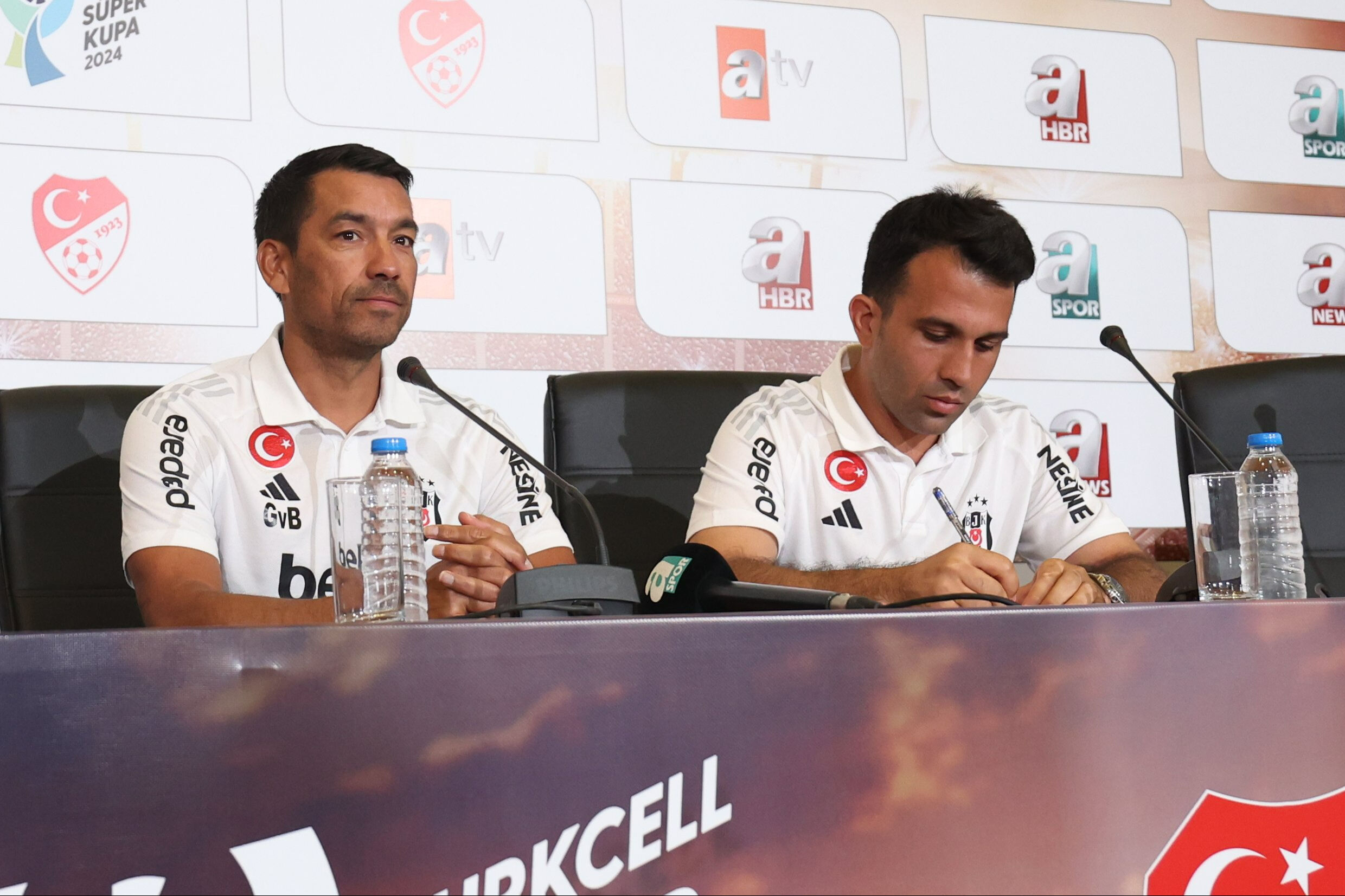 Okan Buruk ve  Van Bronckhorst'tan Süper Kupa yorumu!  Okan Buruk ve  Van Bronckhorst'tan Süper Kupa yorumu!