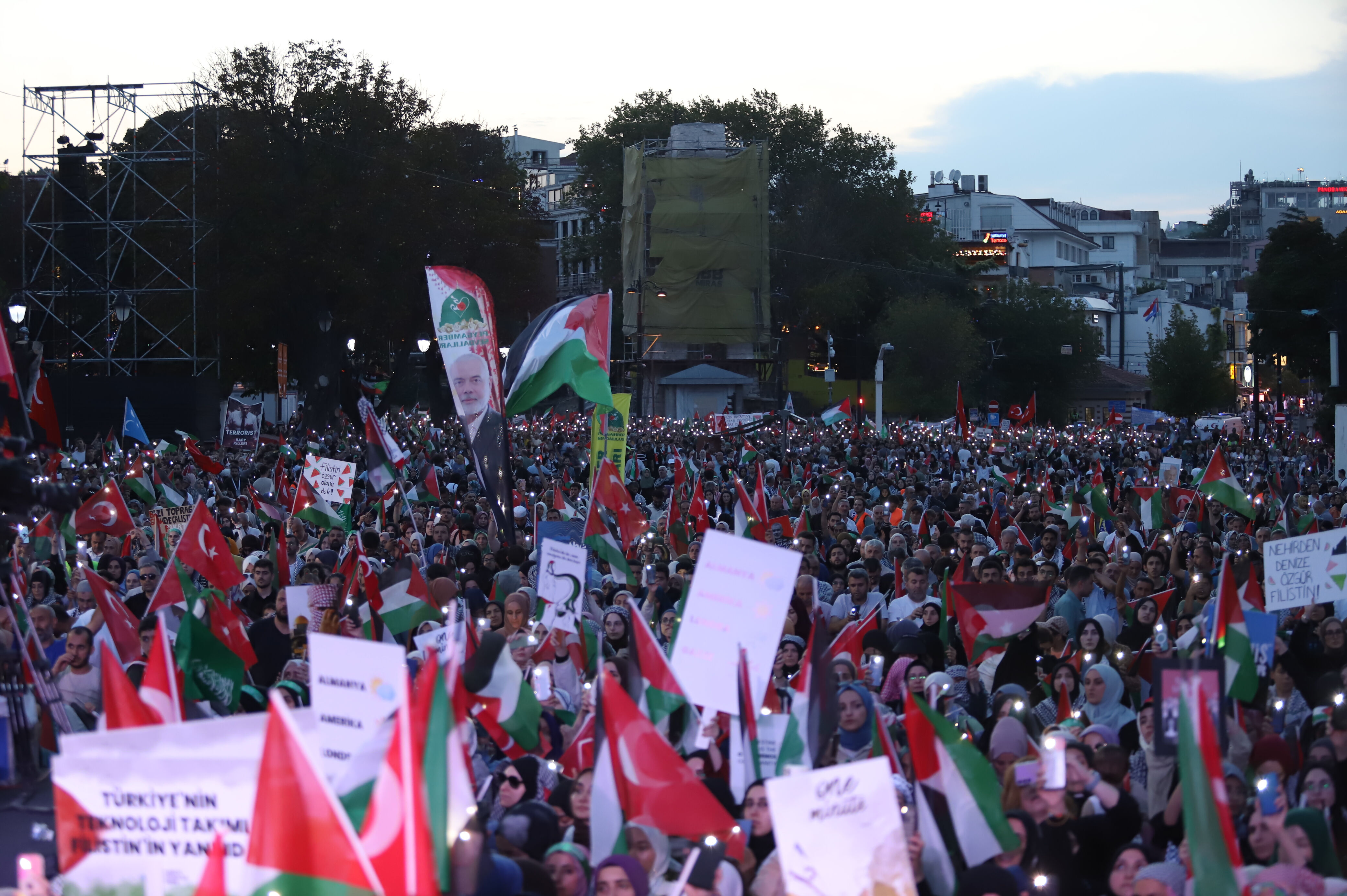 Ayasofya’dan Filistin direnişine destek ve dua! Haniye’nin vasiyeti Ayasofya’da yerine getirildi Ayasofya’dan Filistin direnişine destek ve dua! Haniye’nin vasiyeti Ayasofya’da yerine getirildi - 5. Resim